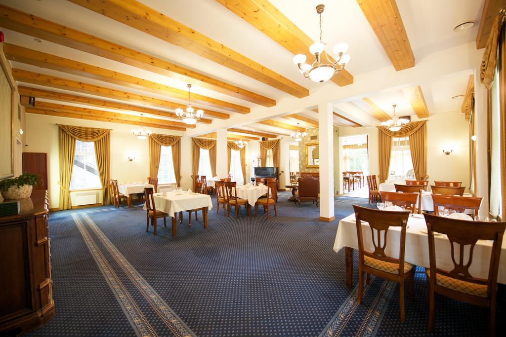 Villa Hotel Theresa Rakvere Exterior photo